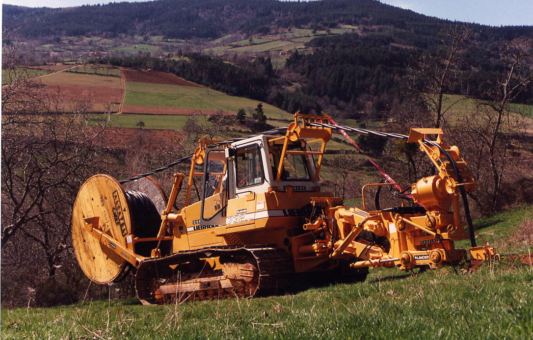 Lancier KV15 monté sur Liebherr 732 Cegelec en chantier